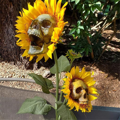 4Pcs Sunflower Skull Flowers Stake, Simulation Sun Flower Skull Art, Skull Flowers Ornament, Creepy Handicraft Decoration for Front Door Halloween Patio Lawn Yard Festival Home Decor